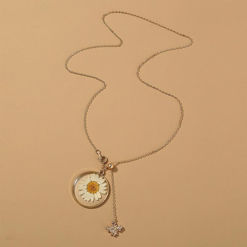 Teyou™ Vintage Daisies and Bees Pendant Necklace